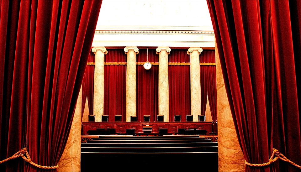 Picture of the front facade of the United States Supreme Court building in Washington D.C.